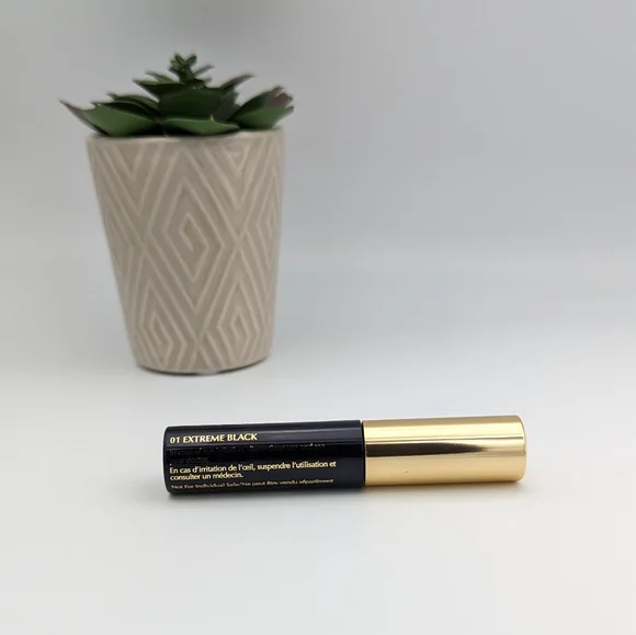 Estee Lauder Sumptuous Extreme Black Mascara New - Picture 2 of 3